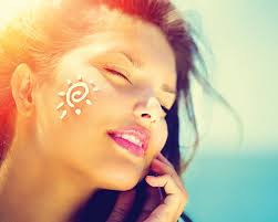 آموزش استفاده صحیح از کرم ضد آفتاب در طول روز